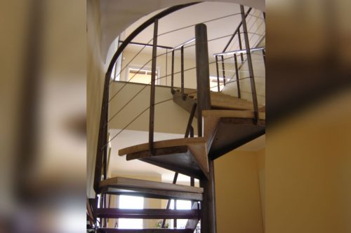 Escalier métallique quart-tournant à Istres