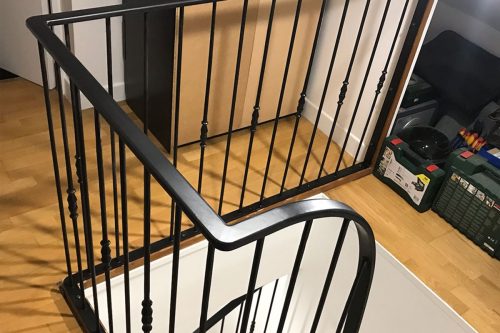 Rampe escalier fer forgé en remplacement garde-corps en bois à Clamart