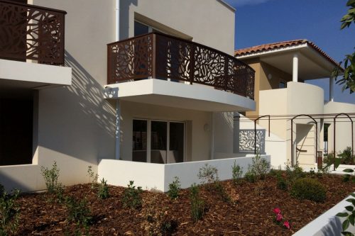 Garde-corps balcon moderne tôle décor installée à Meyreuil