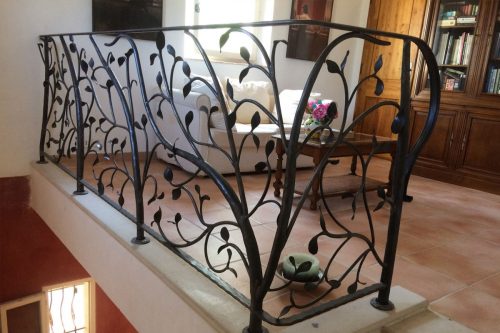 Garde-corps palier en fer forgé sur mesure branche arbre avec feuilles à Rognes