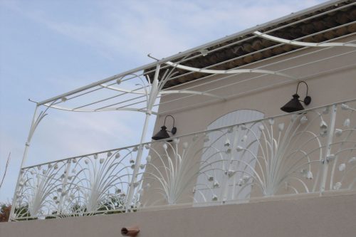 Garde-corps en fer forgé sur mesure décor tulipe à Saint Tropez