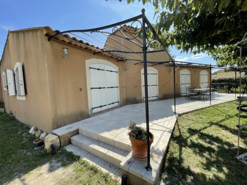 Pergola en fer forgé avec angle sur terrasse à Miramas (13)