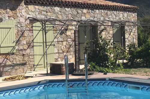 pergola fer forgé en voute 4 poteaux décor joncs Piana (Corse)