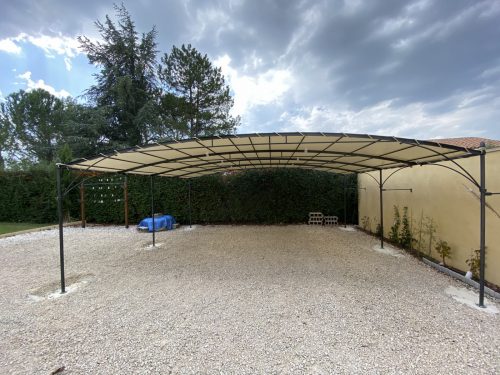 Abri voiture en fer forgé 6.00 x 5.00 installé à Mazan dans le Vaucluse