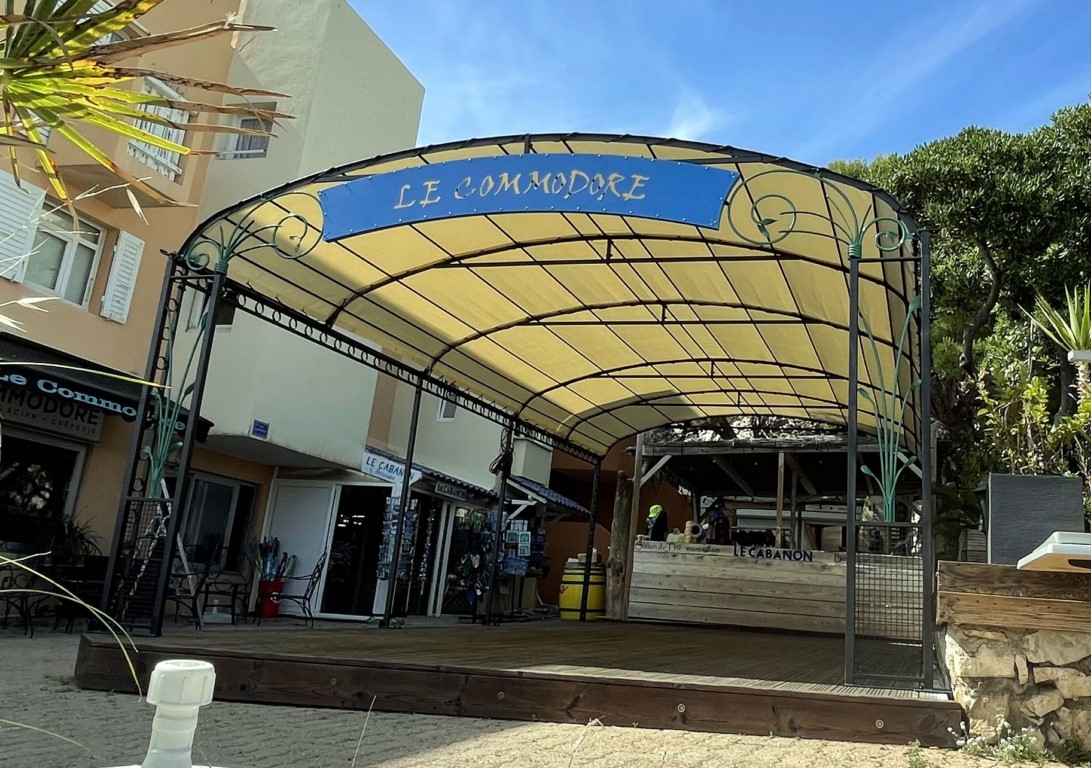 tonnelle sur mesure pour restaurant