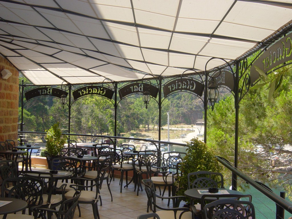 pergola pour hôtel restaurant corse