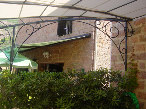 pergola sur mesure pour restaurant Corse