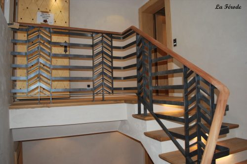 Garde corps et rampe escalier metal/bois installé en Suisse à Richemont