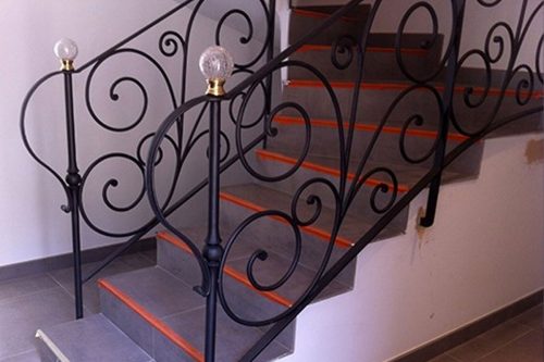 Garde corps et rampe d’escalier arabesque en fer forgé sur mesure Aix en Provence